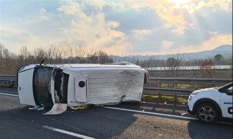 incidente castrocielo|Scontro tra furgoni e autocarri sull’A1, dieci mezzi coinvolti ...